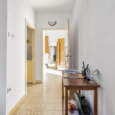 Vakantiehuis Lovely In With Wifi *