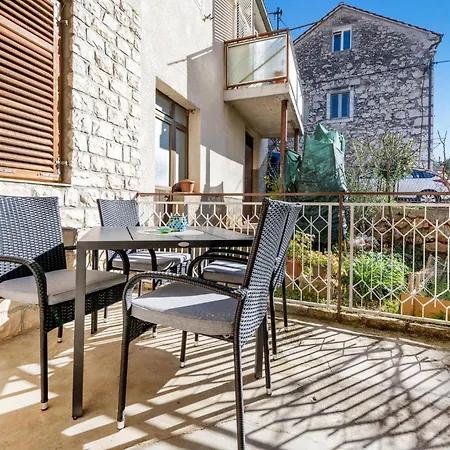 Lovely In With Wifi Hébergement de vacances *